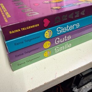 Raina Telgemeier Graphic Novel Set
